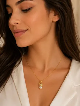 שרשרת כתר ופנינה מוזהבת בעיצוב יוקרתי ומרשים