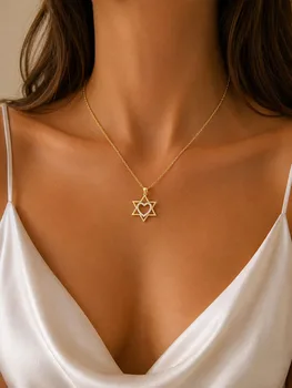 שרשרת לאישה בציפוי זהב עם תליון מגן דוד בשילוב לב משובץ אבנים
